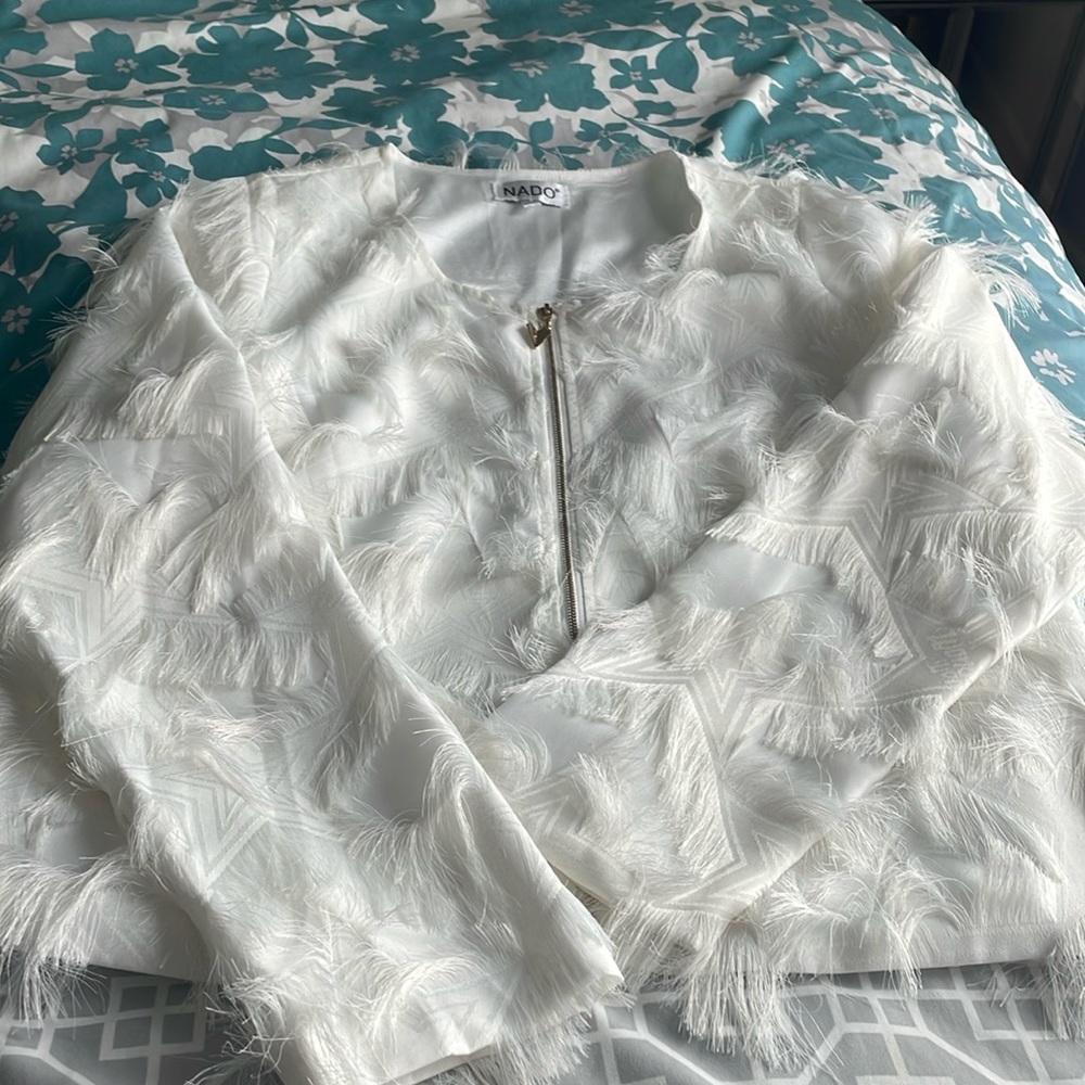 Light weight white jacket with from zipper and eyelash fringe accent